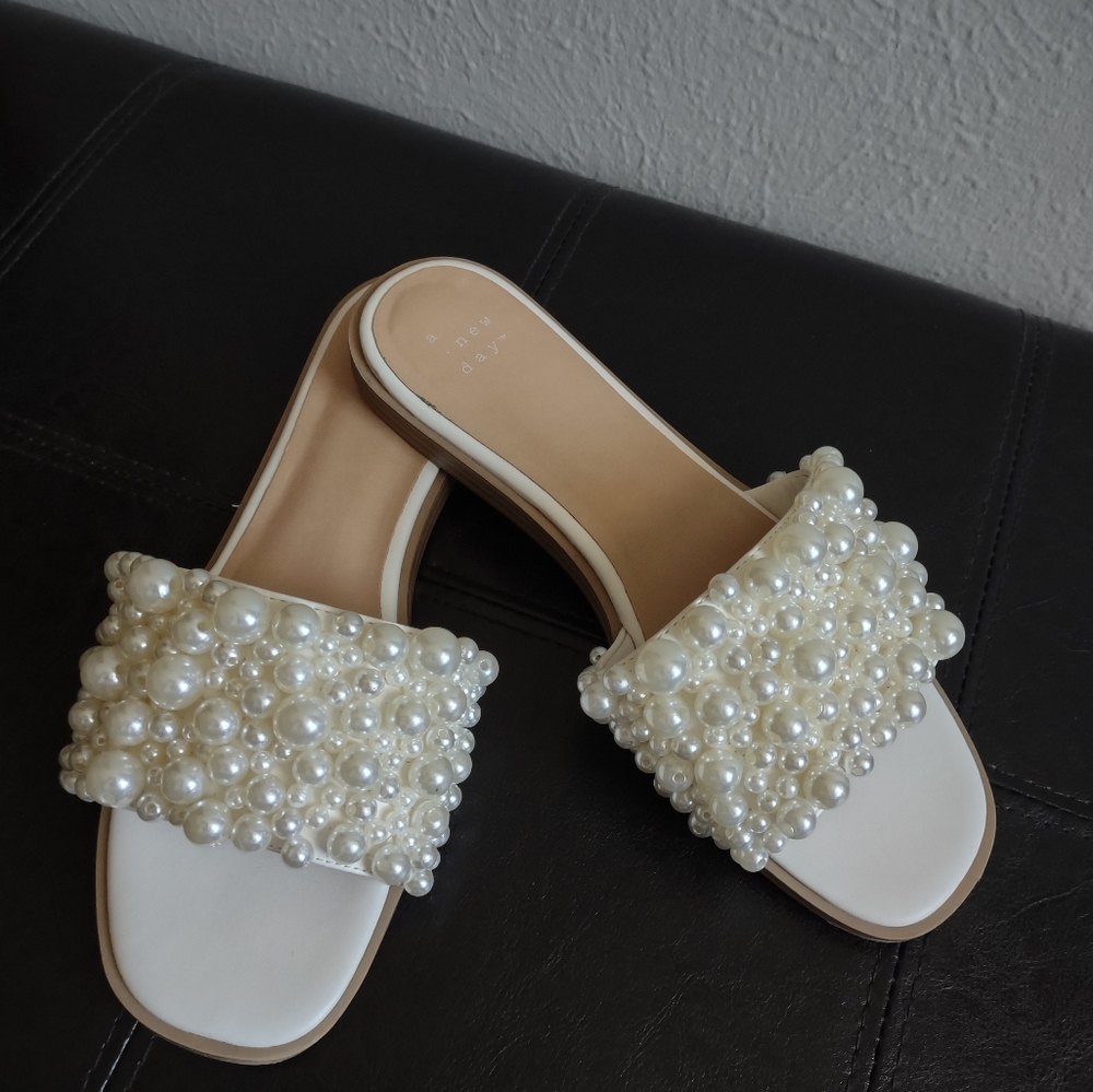 ***SOLD***New Day Women's Nylah Slide Pearl Embellished Sandals Size 7 - Picture 2 of 14
